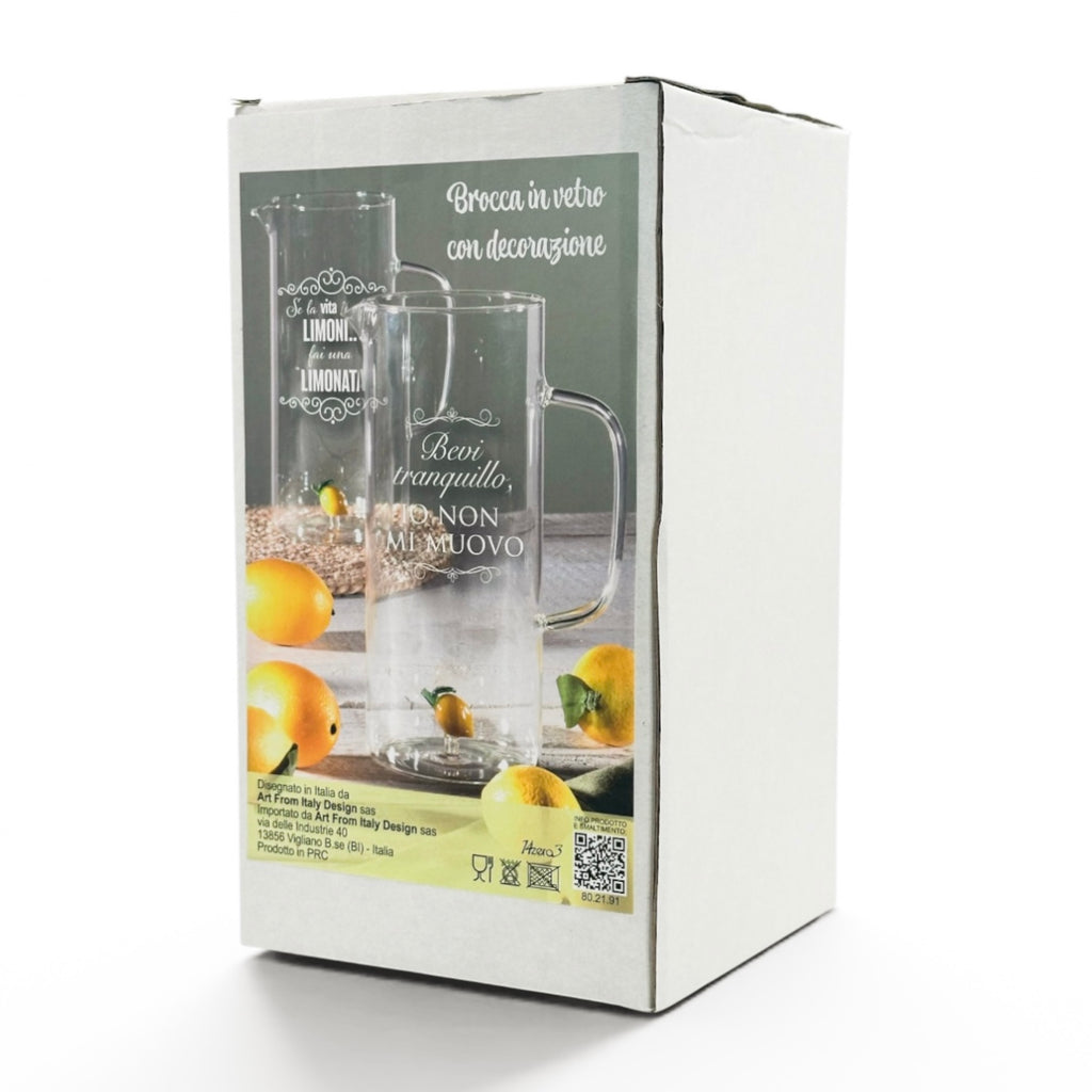 Caraffa Limòra in vetro con manico, miniatura all'interno a forma di limone e frase divertente