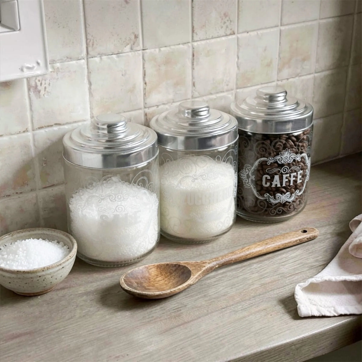 Set 3 Barattoli Ermetici in Vetro Trasparente con Scritte Vintage – Sale, Zucchero, Caffè