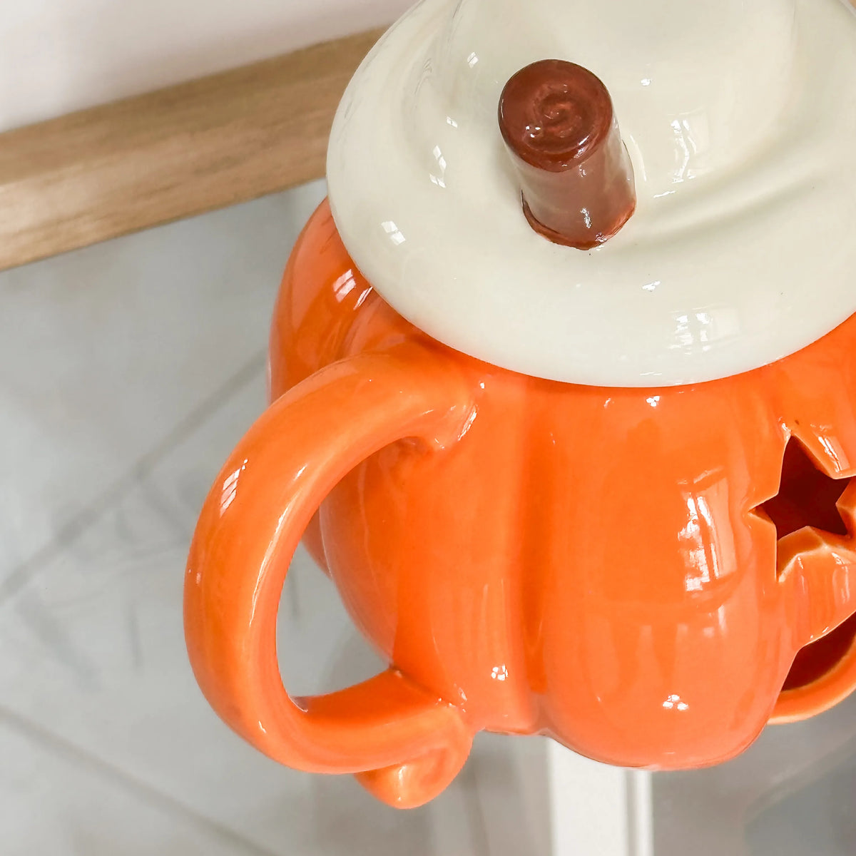 Brucia Essenze Zuccoso – Ceramica a Forma di Zucca con Coperchio Panna, Cannella e Anice Stellato