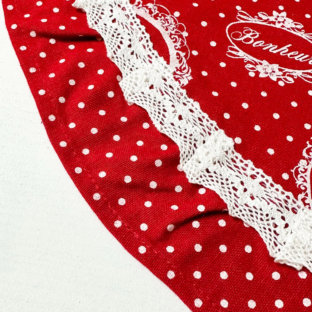 Centrotavola natalizio tondo in cotone rosso con merletto shabby chic