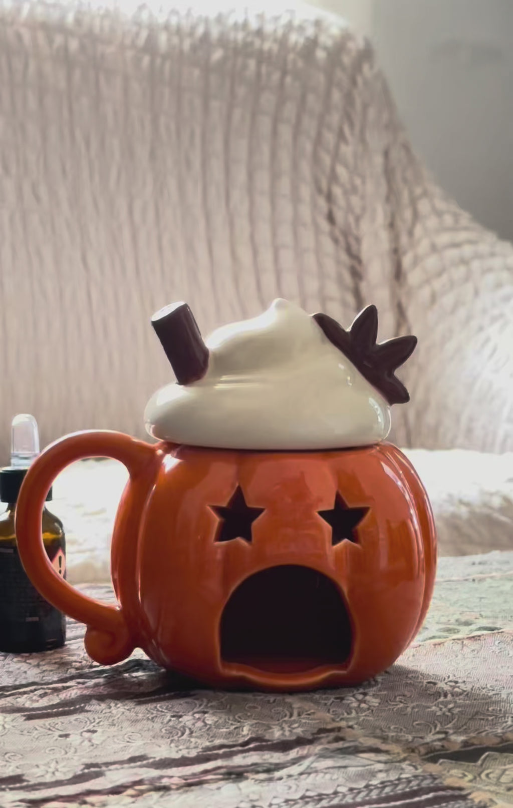 Brucia Essenze Zuccoso – Ceramica a Forma di Zucca con Coperchio Panna, Cannella e Anice Stellato